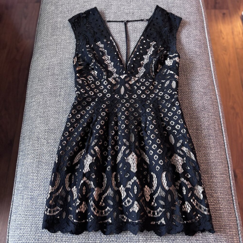 Free People One Million Lovers Black Lace + Cream Deep V-Neck Mini Dress | Sz 6